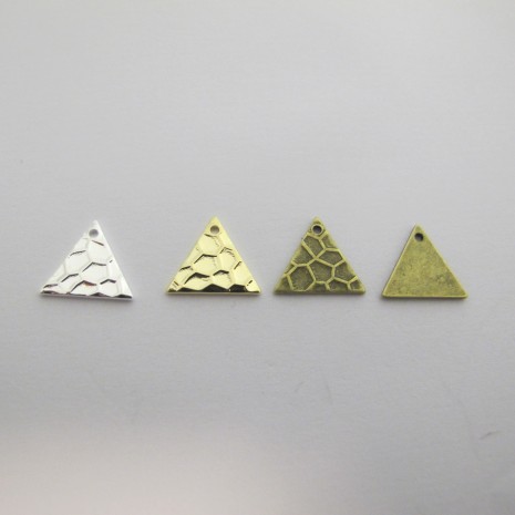 50 SEQUINS TRIANGLES 12X11MM