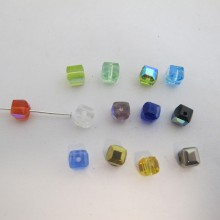 50 glass cube 6mm color ab