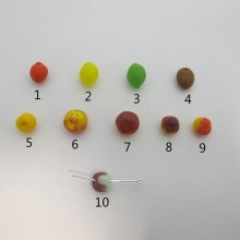 100 Glass beads fruits