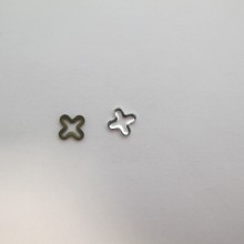 50 INTERCALAIRES CROIX 8X8 MM