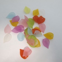 125 gm perles feuilles en plastique 20x14mm