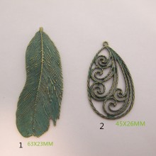 Metal pendant bonze and green