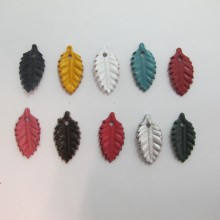 10 Pendentif feuilles en cuir 27x14mm