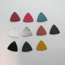 10 Pendentif triangles en cuir 22x22mm