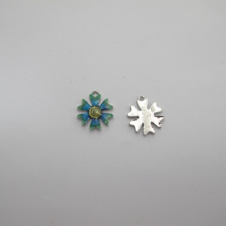 10 Pendentifs/breloques fleur en métal 17x15mm