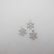 30 Snowflake pendants 17x14mm