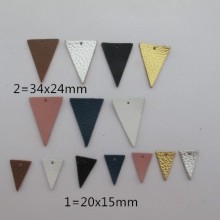 10 Pendantif triangle en cuir