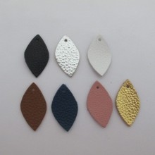 10 Pendants leather shuttle 35x25mm