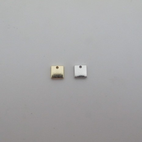 30 pcs Pendentif carré 10x10mm