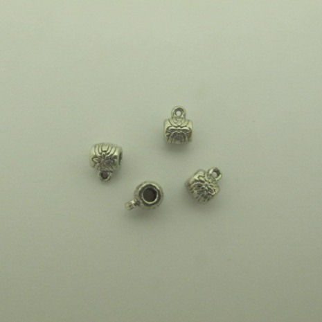 100 pcs Attaches pendentifs 7x9mm pour cordon 3 mm