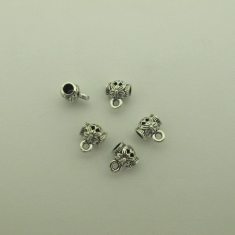 50 pcs Attaches pendentifs 9x10mm pour cordon 3.50 mm