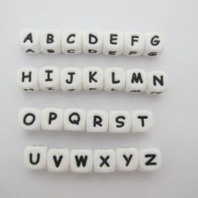 20 pcs perles de lettre en silicone 12mm