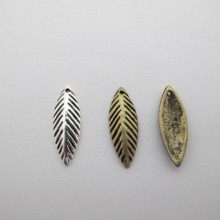 Pendant leaf 22x8mm - 100 pcs