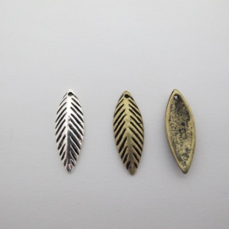 100 pcs pendentif feuille 22x8mm