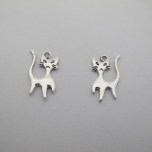 50 breloques chat en métal 24x14mm