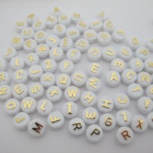 500 gm lot alphabet 26 perles lettres 10mm blanc et doré
