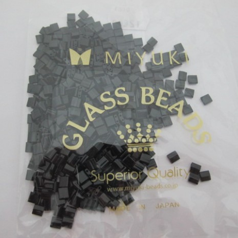 50 GRS TL0401 MIYUKI TILA 5X5X1.9MM Black