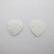 20 pcs Mother of pearl heart 2 holes 20mm