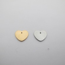 25 pcs Sequins coeur en acier inoxydable 13x16mm