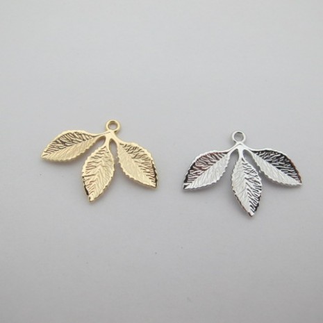 20 Pendentifs feuilles 23x31mm