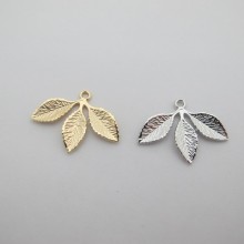 20 Leaf pendants 23x31mm
