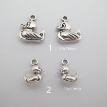 25 Pendentif canard en métal