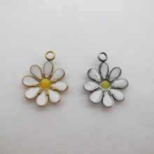 5 pcs Daisy pendant 14x17mm stainless steel