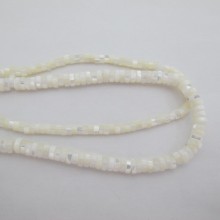Perles "Heishi" en nacre 4mm/6mm - 40cm