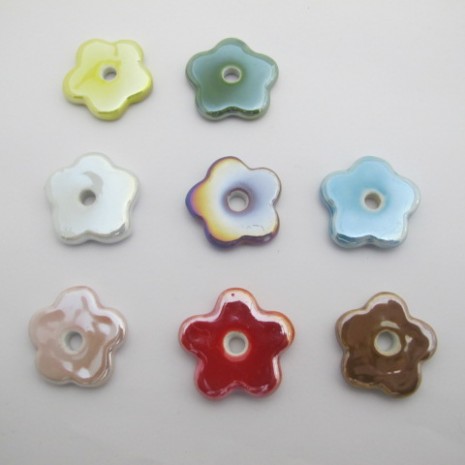 20 perles en Céramique fleurs 28mm