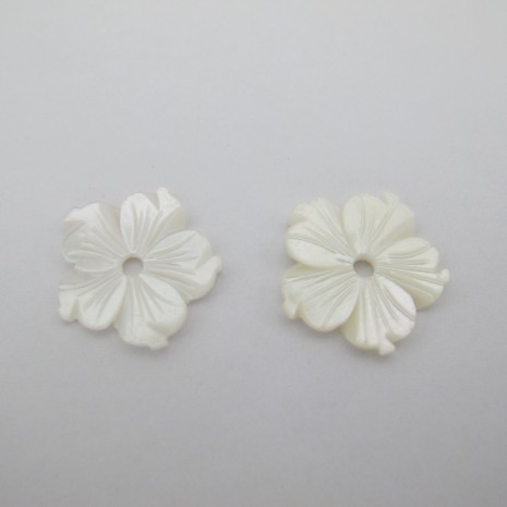 10 Pcs Perles Fleurs 20mm en nacre