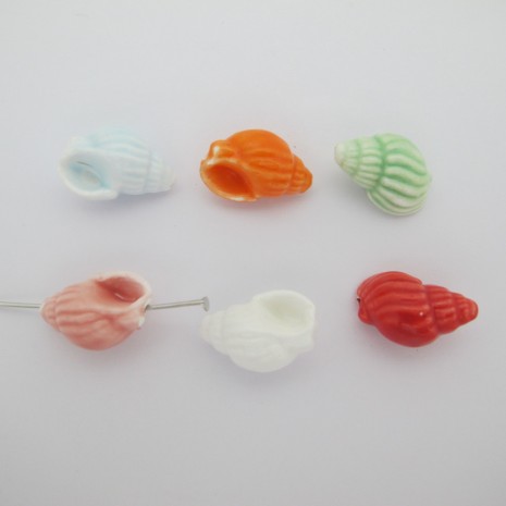 10 perles en Céramique coquillage 13x21mm