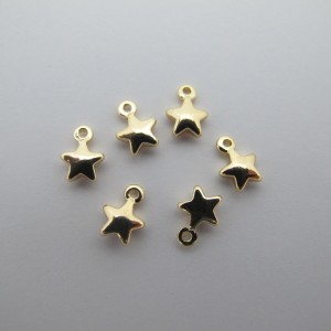 50 pcs Pendentif mini étoile 5x7mm Doré à l'or fin