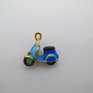 2 pcs Scooter Pendant 21x22mm Stainless Steel