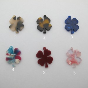 10 pcs trèfle acétate 18x23mm