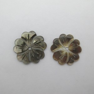10 Mother of pearl flower 20mm