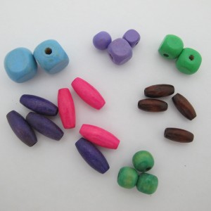 200 wooden beads