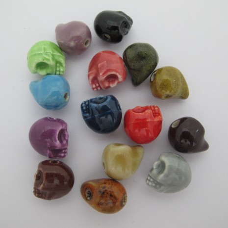 25 perles en Céramique TÊTE DE MORT 14mm