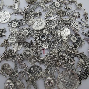 100 gm Pendentif à breloques mélanger en alliage