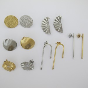 4 unit stainless steel stud earrings