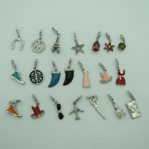 21 pcs lot charms en métal