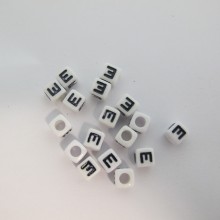 500gm Plastic cube 7mm letters E