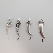 25 Metal Teeth Pendant