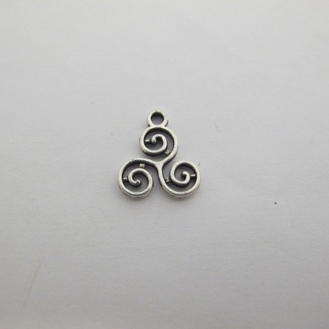 50 Pendentif Métal triskel 15x14mm