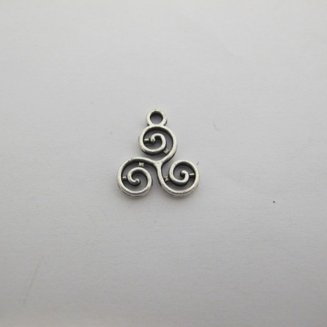 50 Pendentif Métal triskel 15x14mm