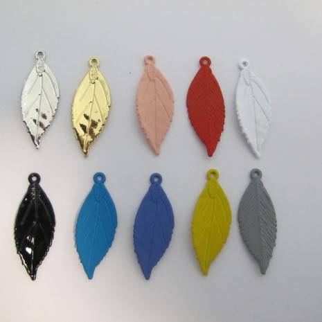 30 Pendentif feuille 36x13mm